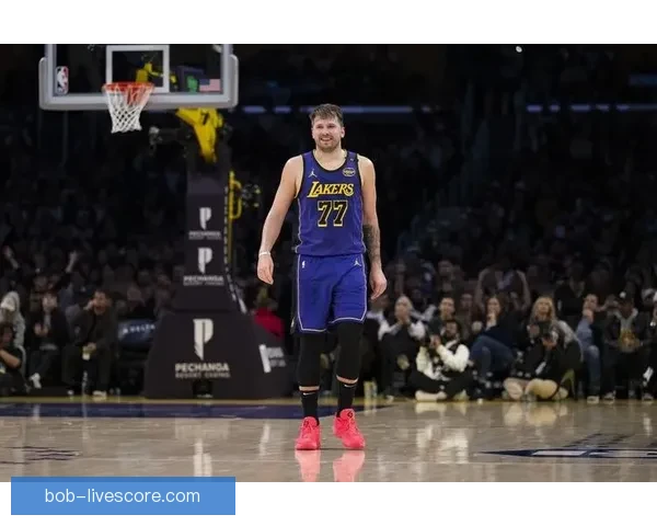 东契奇赛季场均三十分抢断破百比肩科比领跑联盟