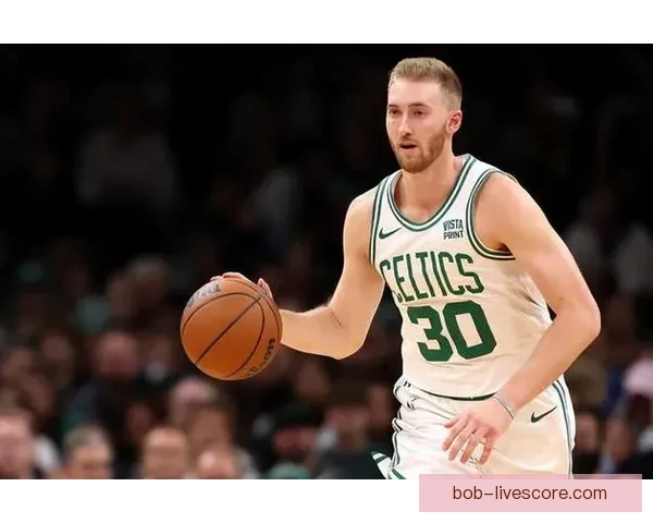 豪瑟里程碑成绿军队史第十位投中700三分球球员